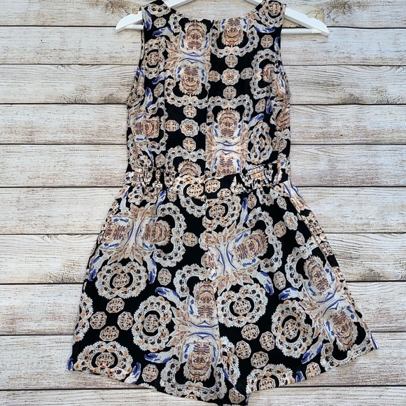 Romper - Picture 6 of 8